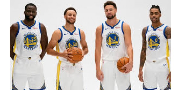 L'allenatore di Golden State Warriors Steve Kerr è interrogato sulla politica